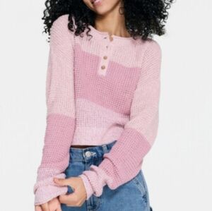 AÉROPOSTALE, Women’s pink buttoned knitted sweater, Medium, 17in Length